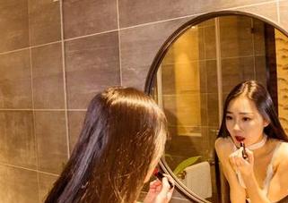PDL潘多拉 – 内衣是个谜，陈雅漫的最新图库留白了很多，想到啥都不一定对，囧
