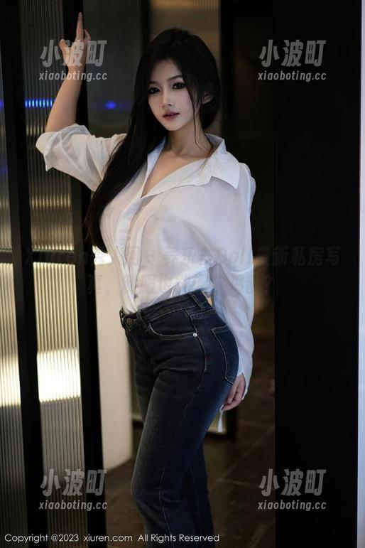 Xiuren秀人网 - 养乐多Doll最新私房写真，制服也能调皮捣乱？