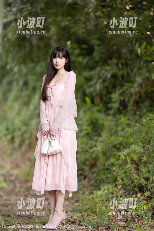 Xiuren秀人网-拍黄瓜girl Xiuren秀人网 - 黑白全套来啦,拍黄瓜girl,这可图了不少图片哦