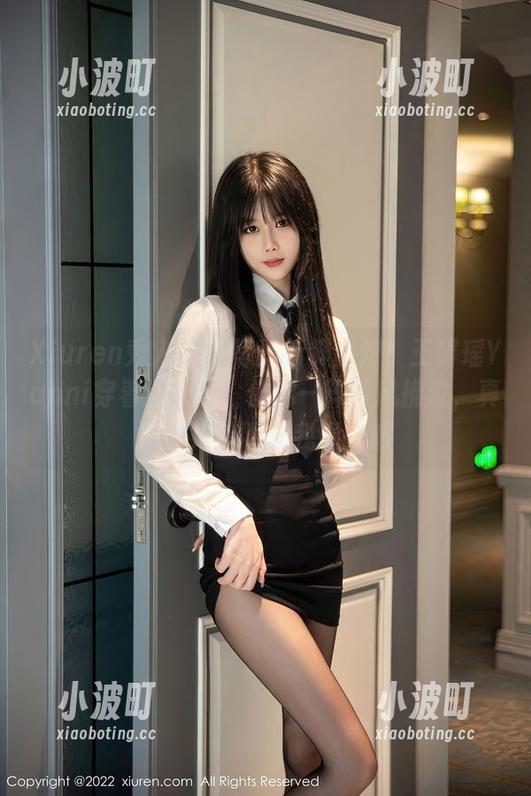 Xiuren秀人网-王馨瑶Yanni Xiuren秀人网 - 写真新鲜出炉!王馨瑶Yanni穿着连衣裙,仿佛一阵春风拂过,真想喊她停下让我看个够