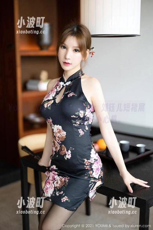 YouMi尤蜜荟-刘钰儿 YouMi尤蜜荟 - 最新图库:刘钰儿短裙展示,典雅中透着些许小心机。