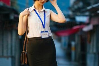 精灵下凡：nagesa魔物喵的JK最新集。听说是猫耳朵加JK制服？