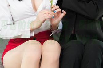 丽柜 – 可馨的纯白是轻奢，原图中闪闪发亮，图包里的细节恰到好处。