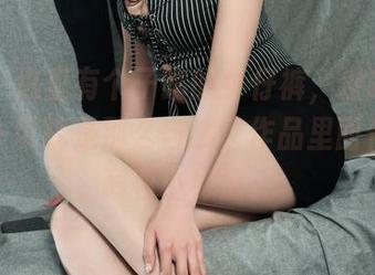 丽柜 – 这里有个子晴的牛仔裤，没啥无圣光，一切就是那么自然，作品里面似乎隐藏着小秘密。