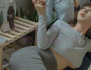 听说云溪溪的绸缎COS比超市的促销还诱人，照片让人眼前一亮！