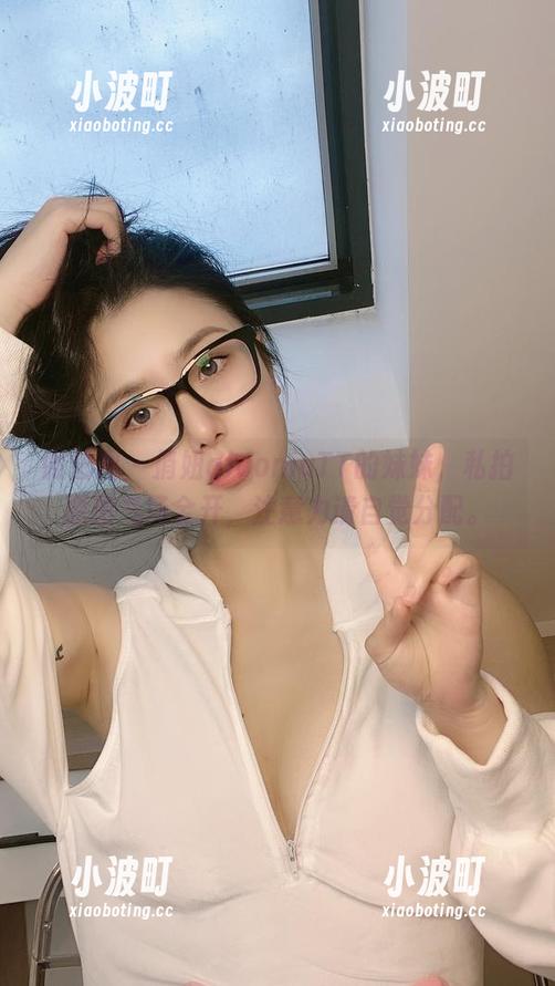 微密圈 - 俏妞qiaoniuTT的妹妹，私拍原图气场全开，注意力请自觉分配。