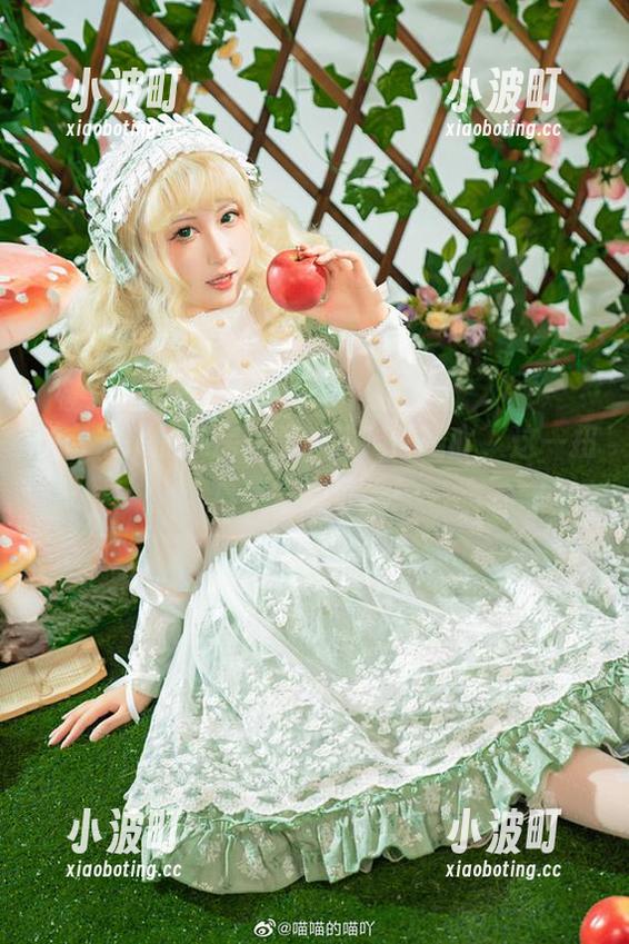 喵喵的喵吖 初音未来的私房写真:喵喵的喵吖,这一扭真是超级可爱!