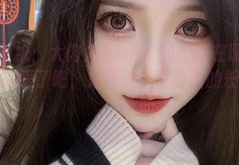 高清壁纸：大肉丸Amiee的长腿在现实中也太抢眼了吧，是真处于屏幕里的长度吗？