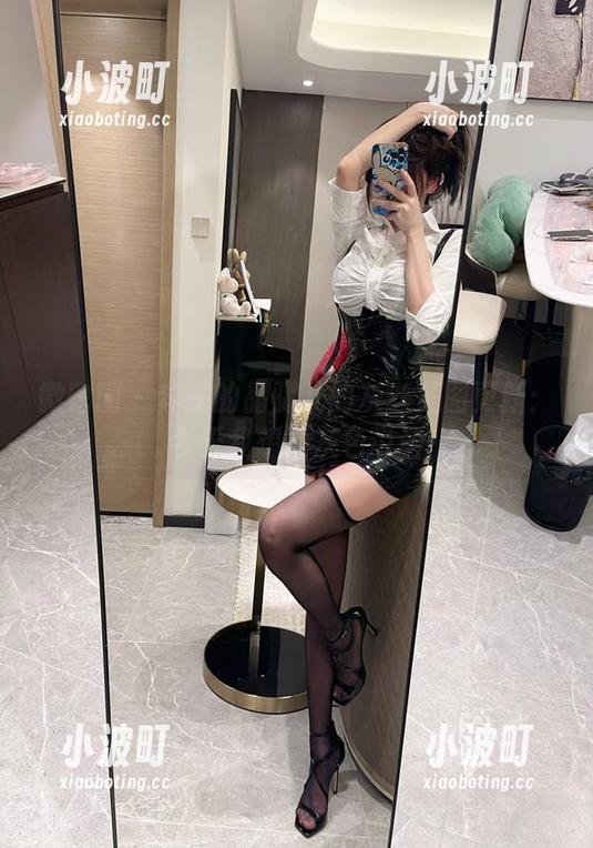 奔跑的晶骡儿 微密圈 - 奔跑的晶骡儿的灰丝美图更新:今天我想让灰色说话