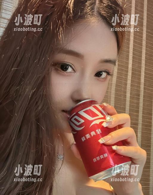 奶雯 微密圈 - 打破传统,奶雯婚纱私房图包里的趣味联想!