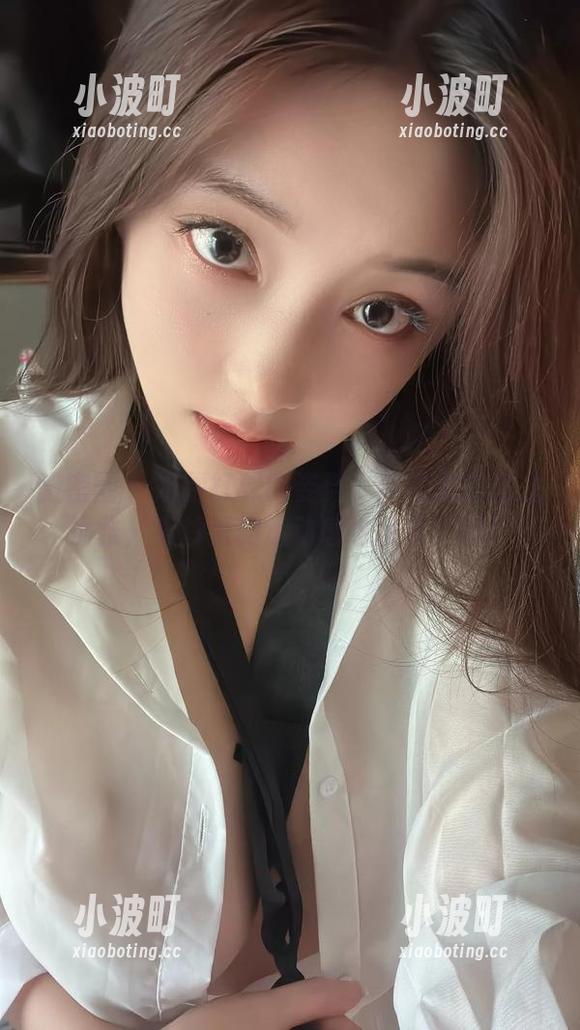 奶雯 微密圈 - 奶雯打球的姿势:原图里的迷之优雅,照片里的运动感也太多了吧!