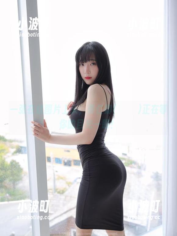 一张在线图片上头，姜仁卿(강인경)正在等你的目光一眼！