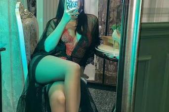 微密圈 – 宸大小姐的体操服照片，果然不像我平时那么寒酸，咋就那么lose呢！