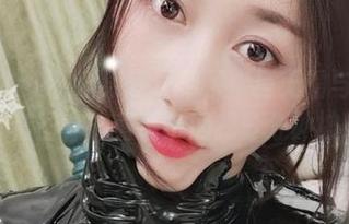微密圈 – 小玉吃果冻更新了“巨无霸与清纯脸蛋”套图，抱着薯条的我分分钟被骗！