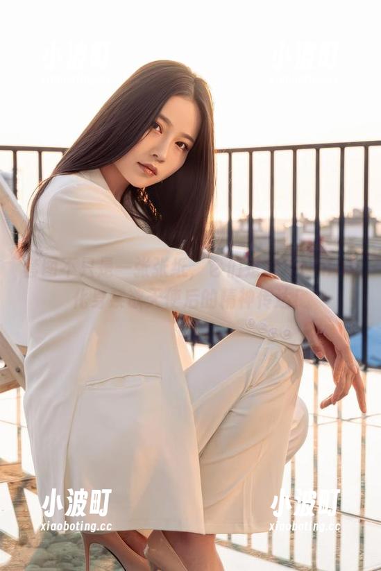 年年Nnian 套图不只是一张张纸,它们是年年Nnian化身禁欲天使后的精神传达!