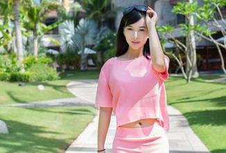 推女郎 – 近距离观看Yu佳妮女仆，下载还是不下载？坐等后悔中…