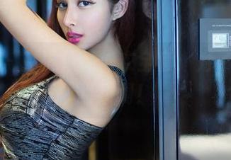 推女郎 – 赵惟依的泳衣全套：为了拍照，真拼啊！