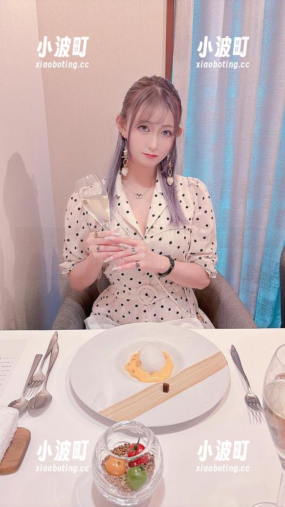 月城委员会的御姐cos图册——别说你没想过这身衣服上会有几个魔法星星！