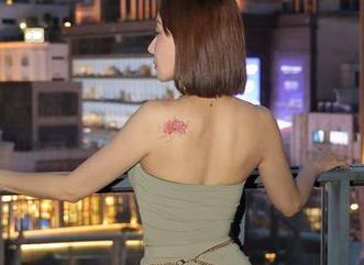 微密圈 – 你见过澡堂里踢球吗？果儿Victoria的最新作品《浴室足球》带你瞧