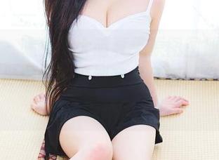果团网 – 嘿！周大萌夏天原图图册，里面藏着一份激情的海滩家常便饭，你敢来翻翻吗？