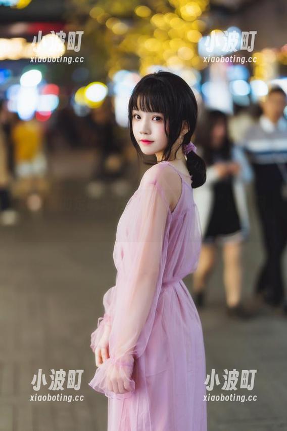 桜桃喵 桜桃喵的定制图片:雪地里跑的“滑稽喵”