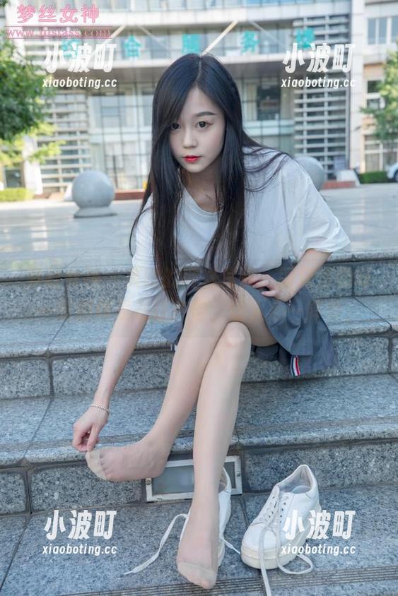 梦丝女神-灵唯 梦丝女神 - 灵唯的网袜写真,图包里的每一张都像是在打广告,让人心一阵痒。