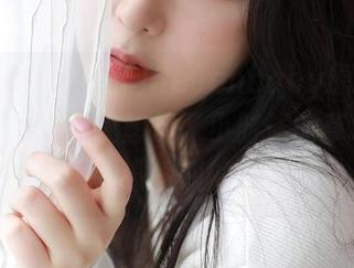 模范学院 – 柳侑绮Sevenbaby原图出炉，裸足状态：我想起了小时候的草地冒险，嗷嗷叫的！