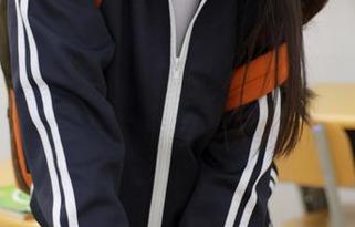 模范学院 – 汐汐爱吃草莓超会穿，难道全套旗袍真能让人飞起来？