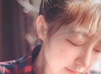 樱晚gigi短裤曝在线，高清让人想多看几遍，难以自拔。