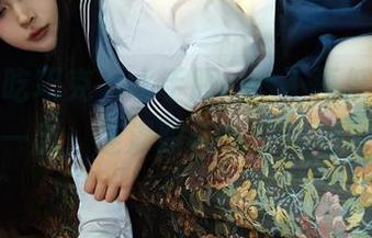 白莉爱吃巧克力水手服cos不再低调，更新一出，连海鸥都想来围观吧！