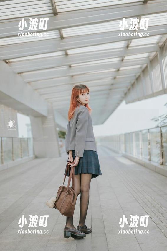 祖木子 顺便说一句,祖木子泳衣照里的妆感真心好,附带一份巧妙的腮红。