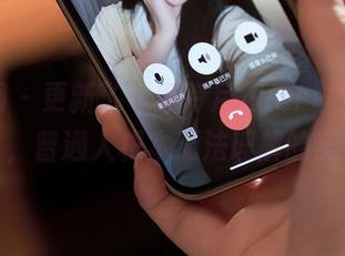 秀人网 – 更新了一组冷月yuer白丝图集，普通人根本无法理解的美