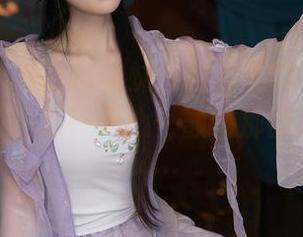 秀人网 – 听说南初妹妹的新礼服写真图册上线了，两眼一闭心一颤，那画面，哎呀……