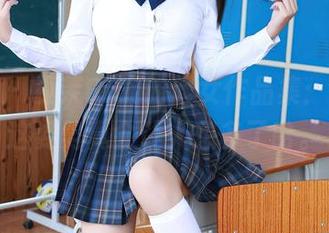 秀人网 – 夏茉GIGI的修女作品集：哎呀，这姿势真会让人想多了哈。