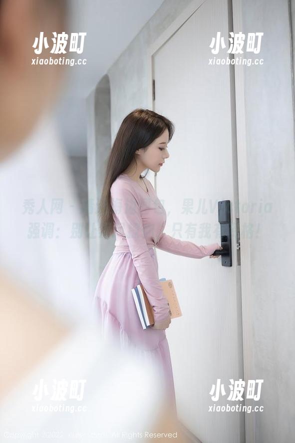 秀人网-果儿Victoria 秀人网 - 精选海边图包,果儿Victoria强调:别让海风撩你,只有我有资格!