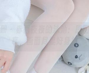 稚乖画册 – 赤西夜夜的泳池：原图大胆分享，画面尽显好身材