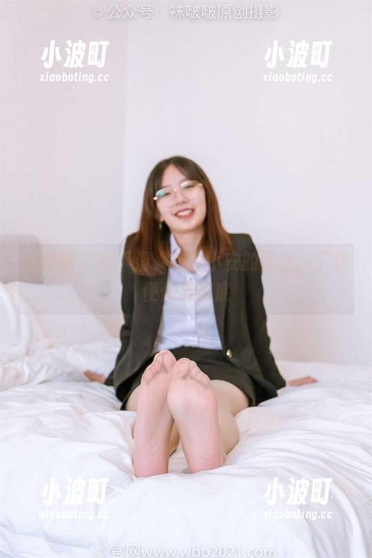 袜啵啵 - 向下滑，窥探小安的黑丝，下载使你更彻底
