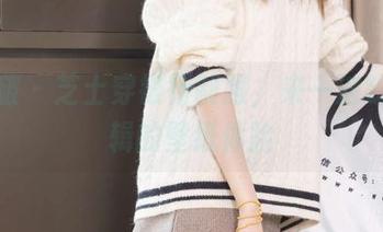 袜啵啵 – 芝士穿银行制服，来一波缺乏逻辑的壁纸体验
