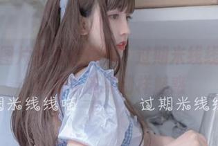 每一张图片都透着优雅，过期米线线喵的黑丝皮衣演绎别样魅惑