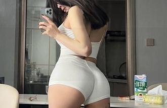 微密圈 – 金希儿辣不辣臭弟弟们合辑，轻松品味其间的暧昧和逗趣！