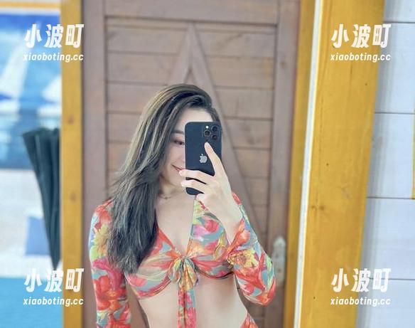 微密圈 - 感谢铁锤姐姐的诚意，红皮全套写真，有点小期待…哈哈，用力吸一口气。