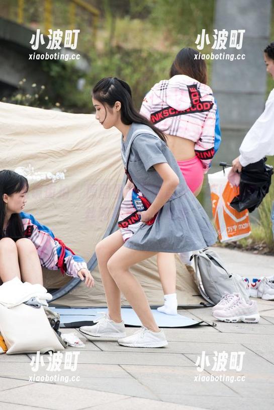 魔镜街拍-婷婷 魔镜街拍 - 原图里的圣诞韵味,婷婷用肉丝和寒冷挑战冬季