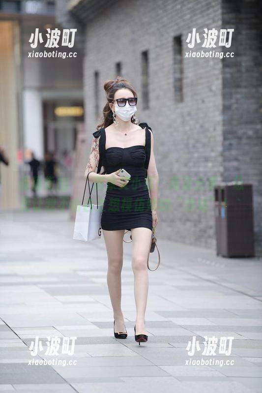 魔镜街拍 - `居家艾小青：高清分享，总是让我不由自主想模仿她的“舒适”！`