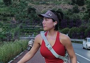 微密圈 – 鹿瑶海边精选：镜头前的“风度翩翩”，结果在海风里成了“风中彩蝶”。